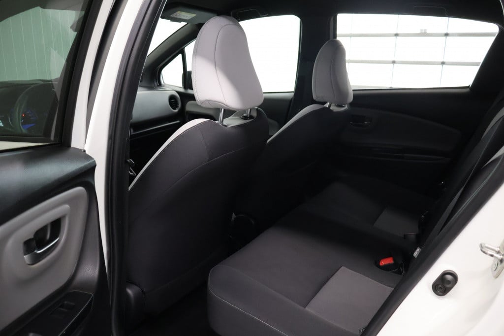 Toyota Yaris 1.5 hybrid dynamic bi-tone
