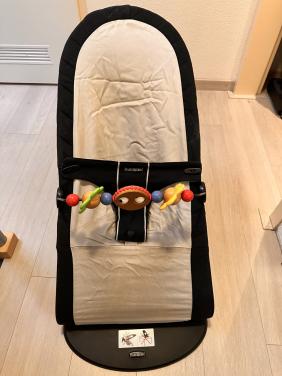 Te koop: Baby Björn wipstoel met houten speeltje