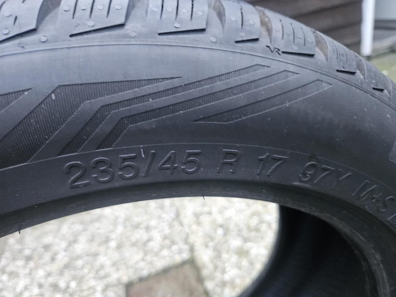 Vredestein All-Season banden 235-45-17