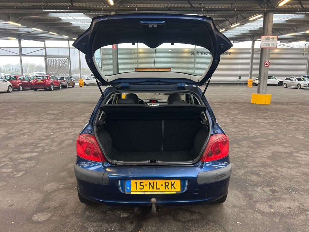 Peugeot 307-2004-5 deuren-trekhaak-radio/cd speler-igst-nw. apk-1450,=