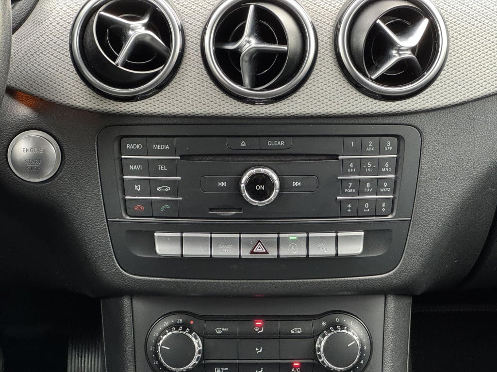 Mercedes-Benz B-Klasse 200 ambition automaat, nl-auto trekhaak uitklapbaar!