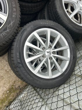 LT WHEELS LICHT METALEN VELGEN MET BANDEN