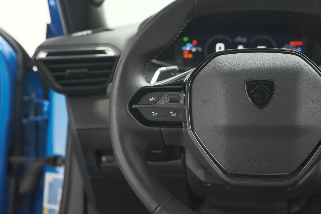 Peugeot 2008 puretech 130 eat8 blue lease allure | camera | navigatie | par