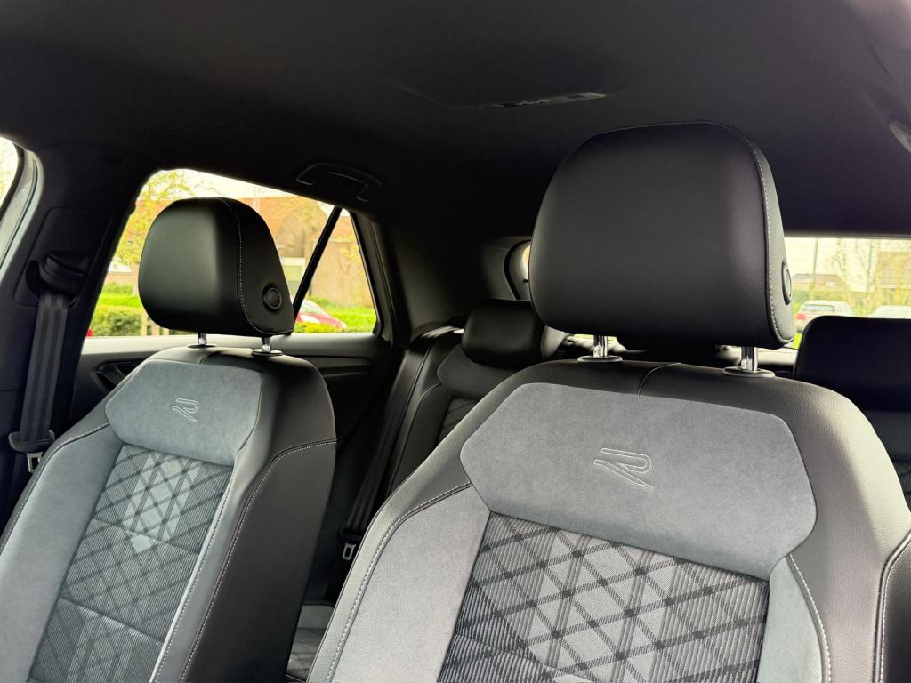 Volkswagen T-roc 1.5 tsi 150pk dsg r-line | trekhaak | camera | keyless | e