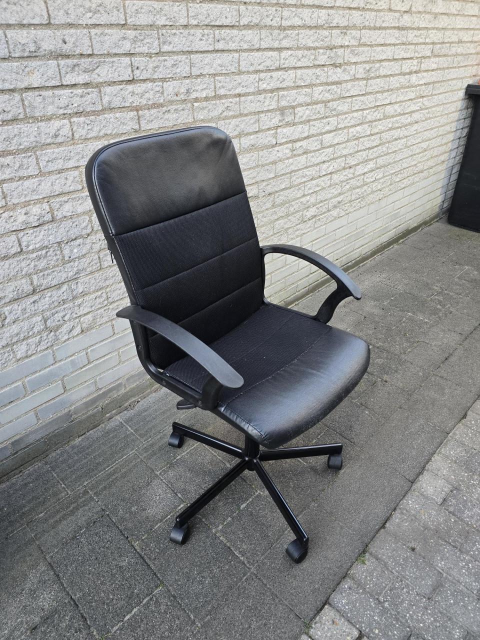 Bureau + Stoel + Opbergkastje met lades