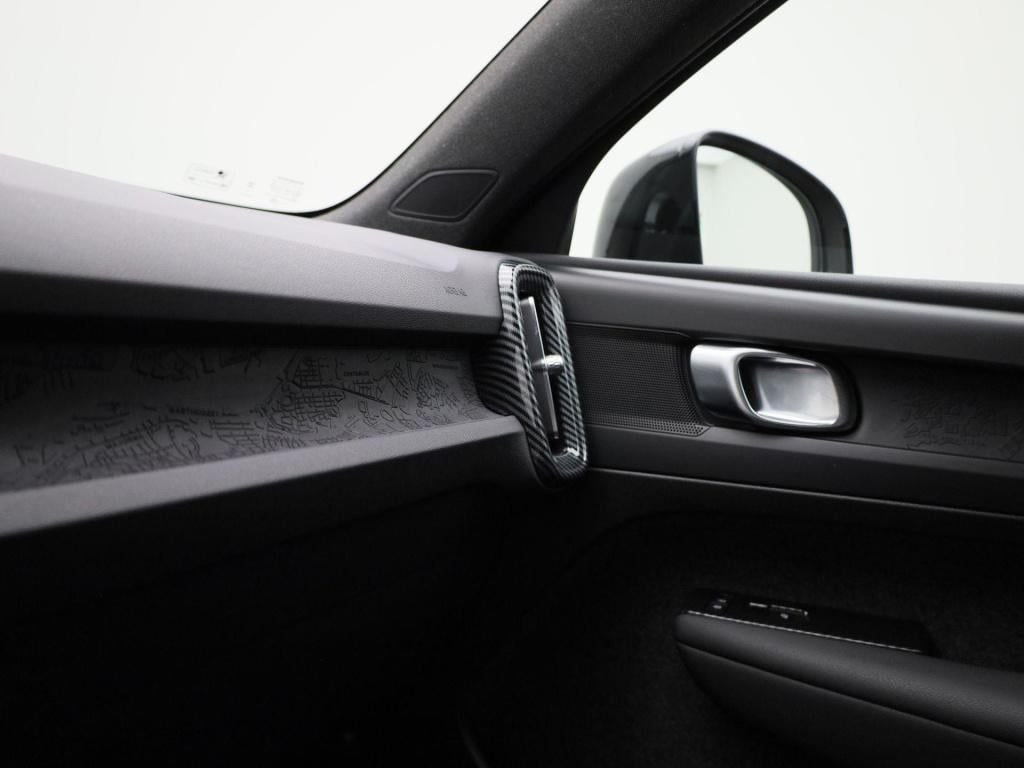 Volvo XC40 single motor extened range core 82 kwh | automaat | apple carpla