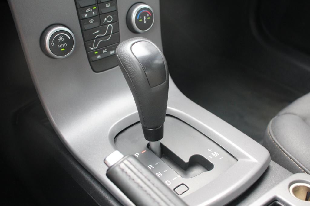 Volvo S40 2.4 edition aut. - 5cil - cruise - xenon - trekhaak - pdc - deale