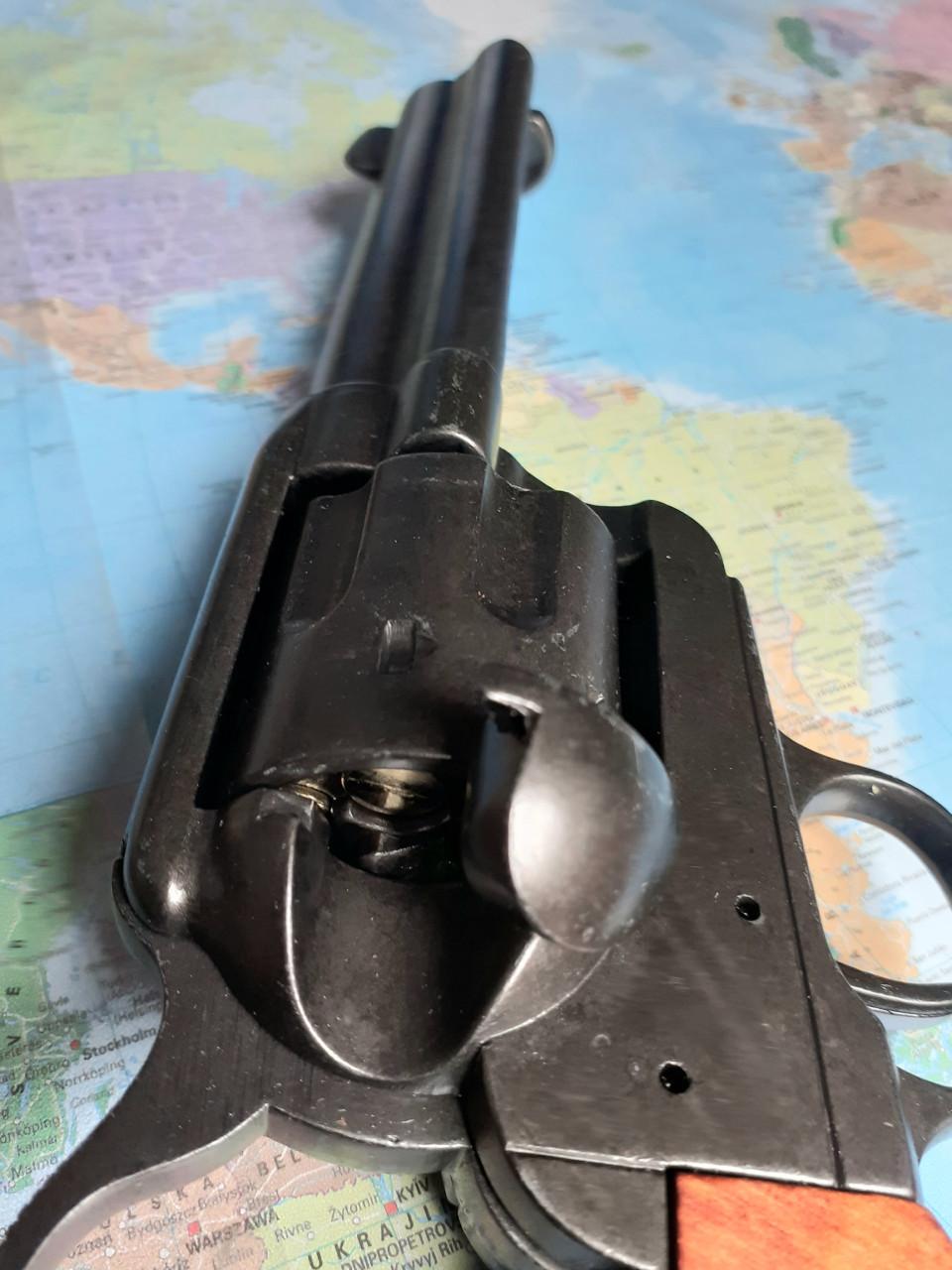 Pistool - een replica  van de .45 kaliber revolver,