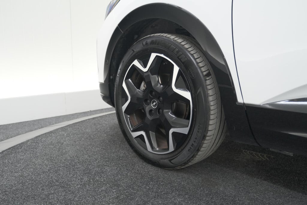 Opel Grandland turbo 130 at8 ultimate | camera | adaptieve cruise control |