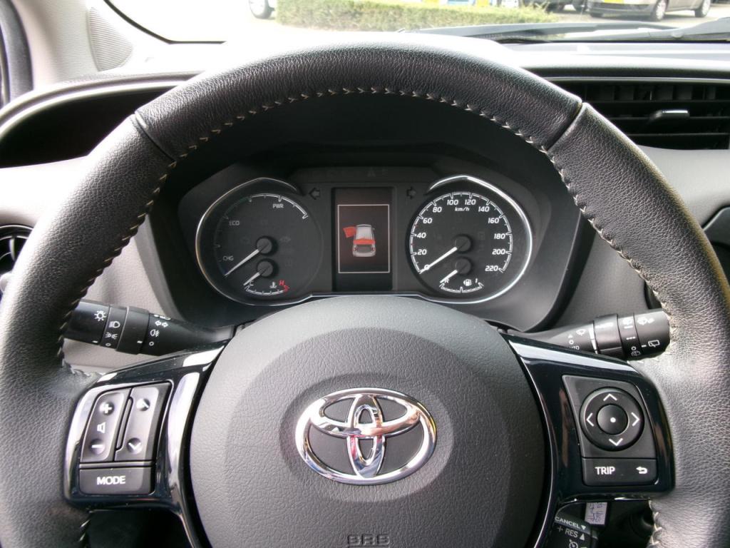 Toyota Yaris 1.5 hybrid clima, camera, multimedia, bluet.