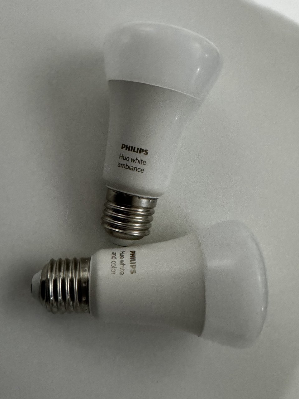 Philips HUE Bridge 2.1 met twee hue lampen e27 en twee schakelaars