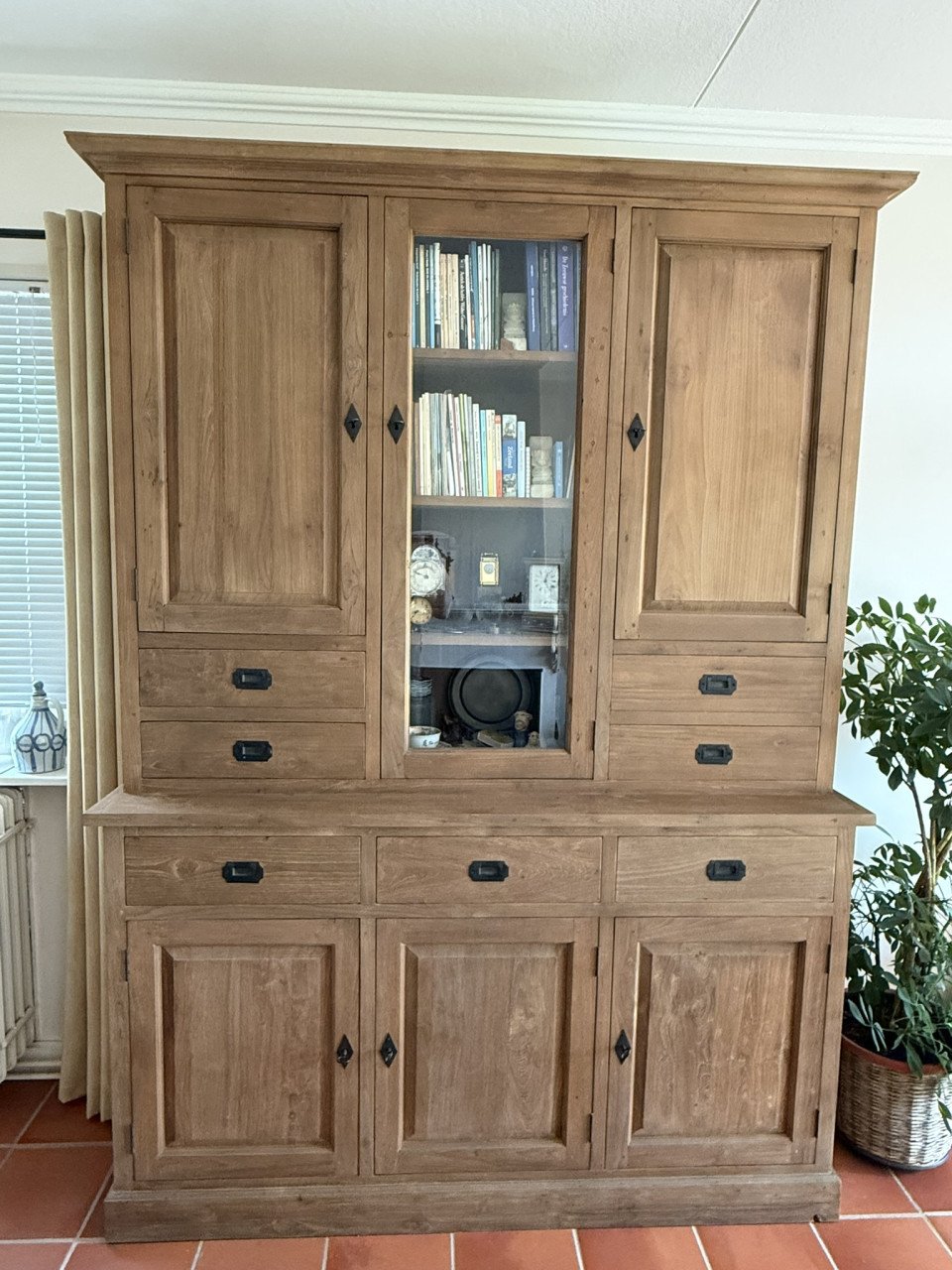 Te koop aangeboden: Teak houten vitrinekast