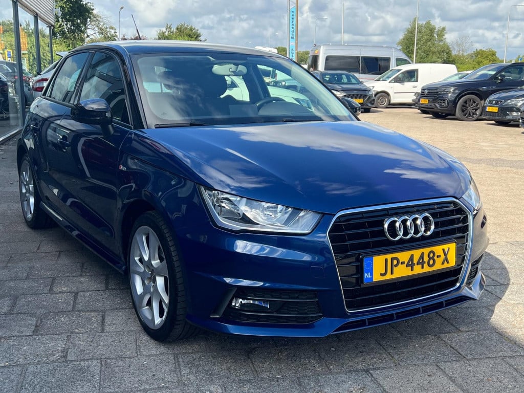 Audi A1 Sportback 1.0 tfsi adrenalin, s-line, navi enz...