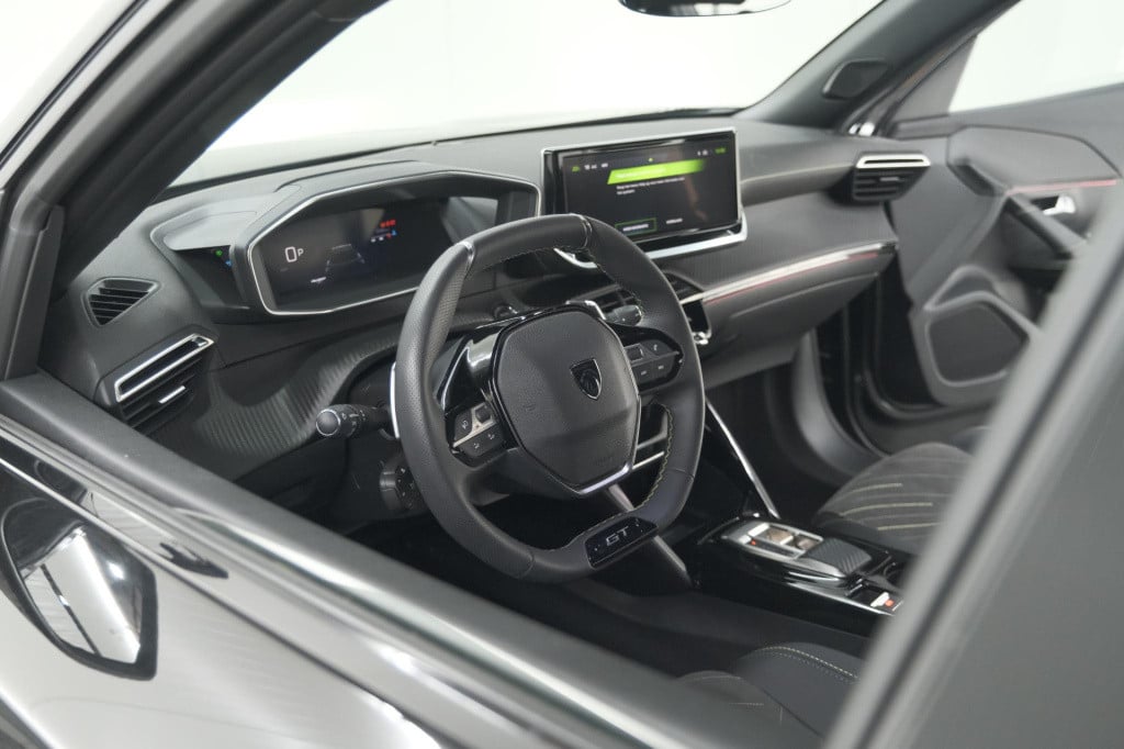 Peugeot 2008 puretech 130 eat8 gt | 360 camera | stoelmassage | adaptieve c