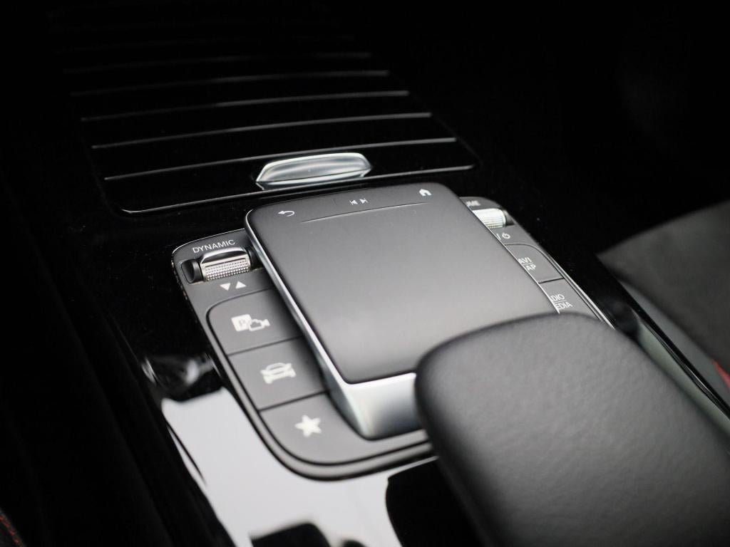 Mercedes-Benz A-Klasse limousine a 250 e amg line | automaat | panoramadak 