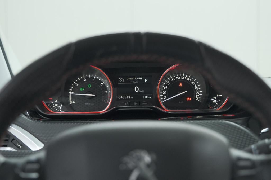 Peugeot 2008 puretech 110 eat6 gt-line | camera | panoramadak | navigatie |