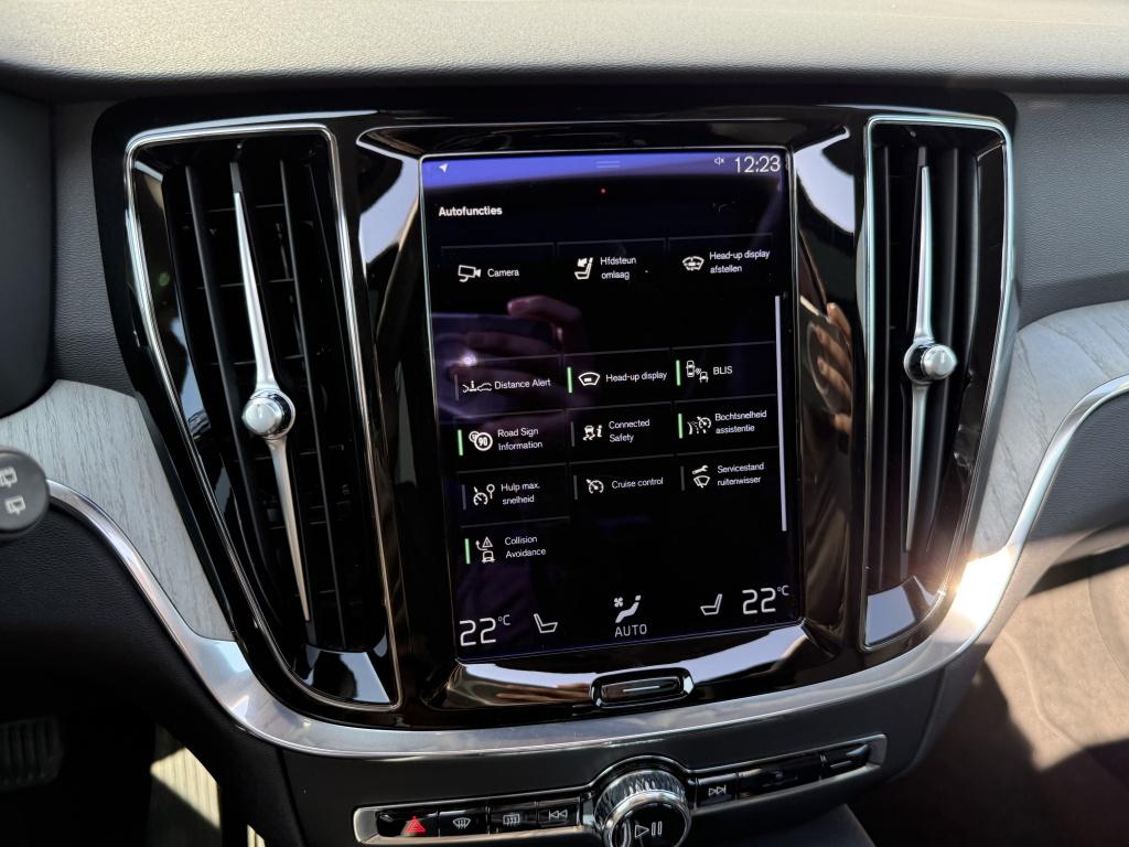 Volvo V60 t6 340pk recharge inscription| full options ! trekhaak