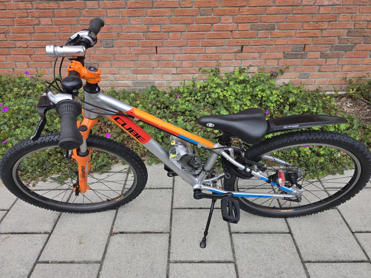 CUBE | ACID 240 | 24 INCH | FRAME 32 CM | 3X7 V | NETTE STAAT!