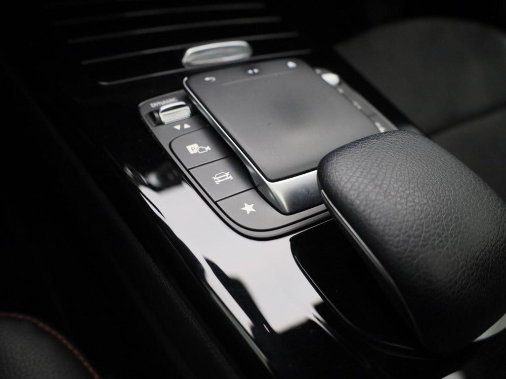 Mercedes-Benz Cla shooting brake 200 business solution amg | automaat | pan
