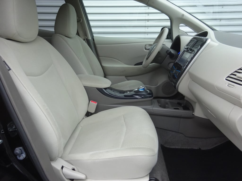 Nissan Leaf base 24 kwh climate / cruise / navi / camera / nap