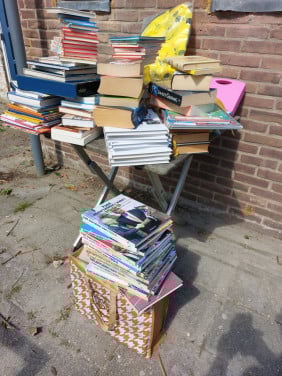 Gratis diversen rommelmarkt spullen (zie foto's)