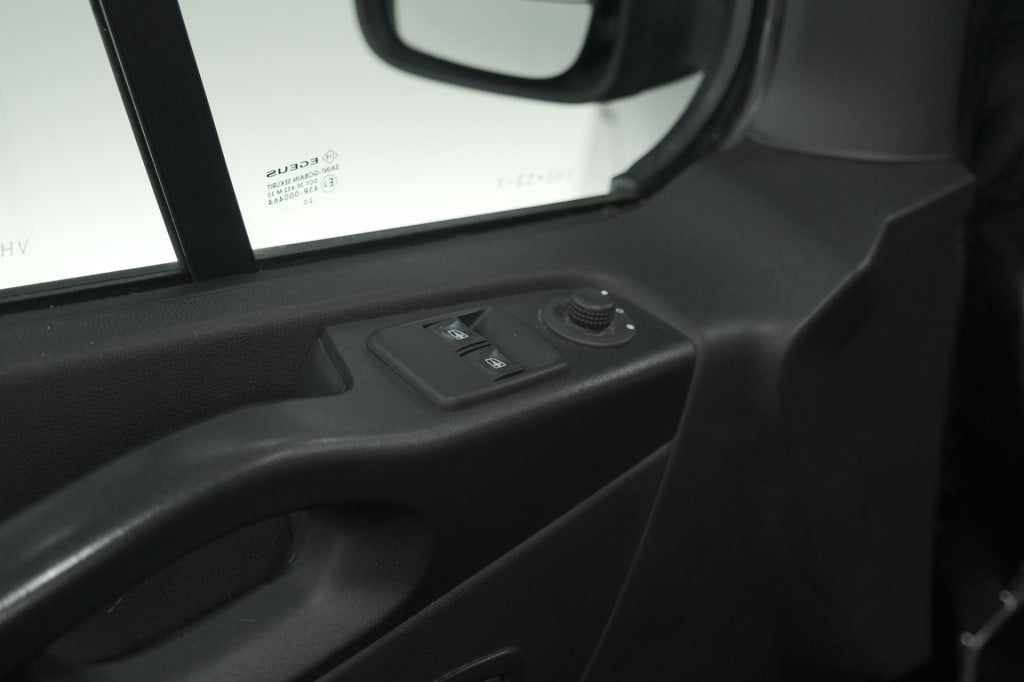 Renault Trafic 2.0 dci 120 t27 l1h1 work edition | trekhaak | apple carplay