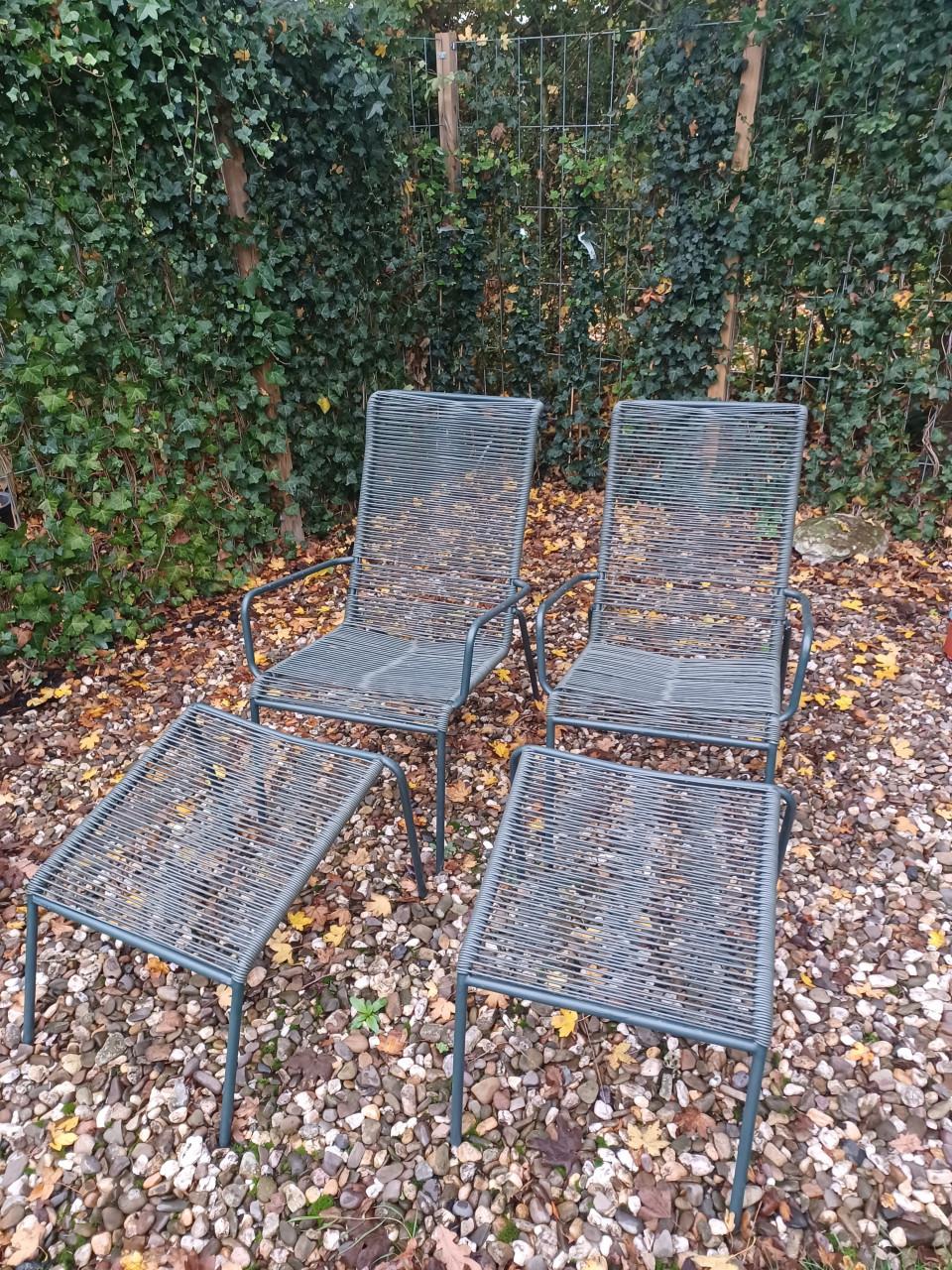 Relaxstoel met voetenbank Steef groen, 2 stoelen en voetenbank beschikbaar.