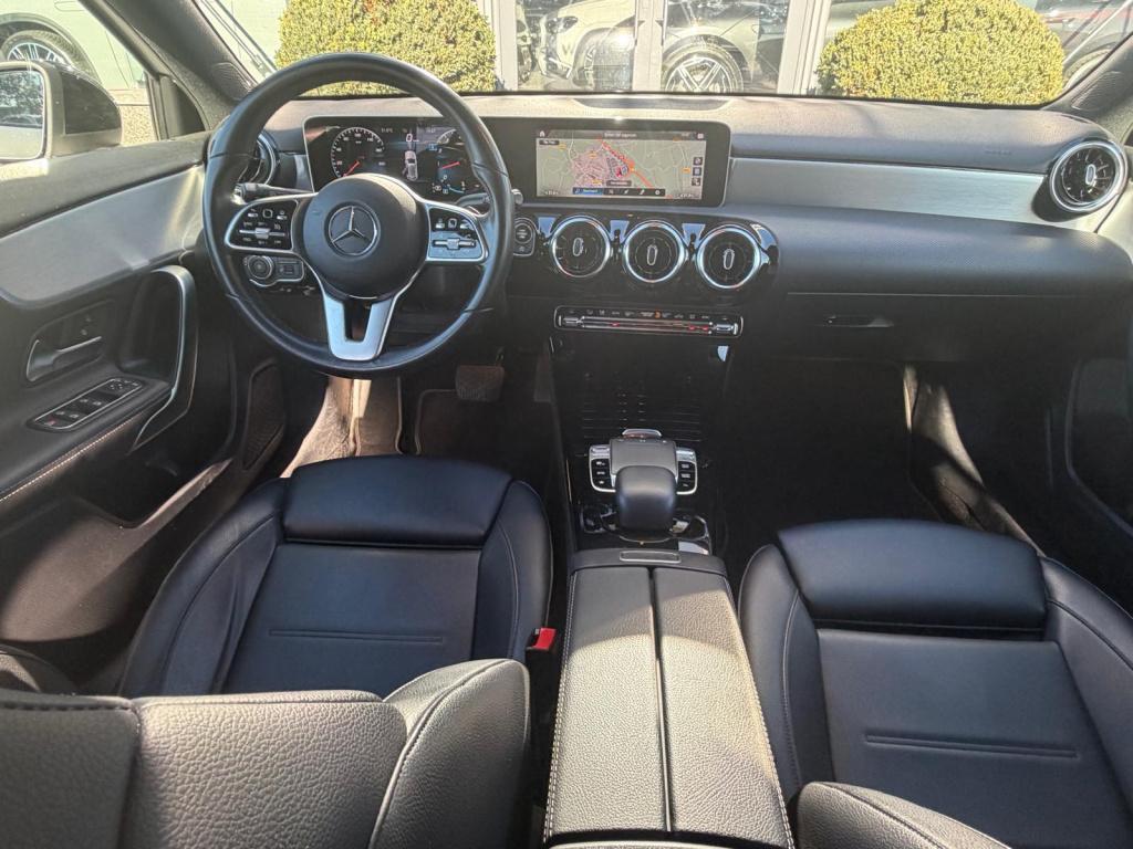 Mercedes-Benz A-Klasse 220 launch edition l panoramadak l mbux l camera l n