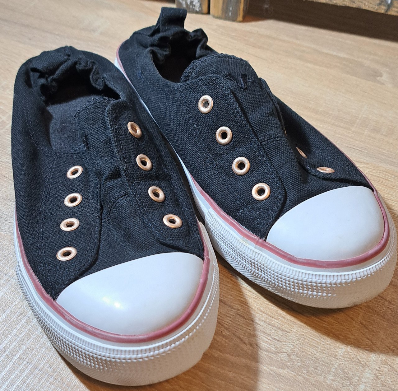 Diverse nog mooie (z.g.a.n. en nieuwe) schoenen, gypmen, laarzen enz.