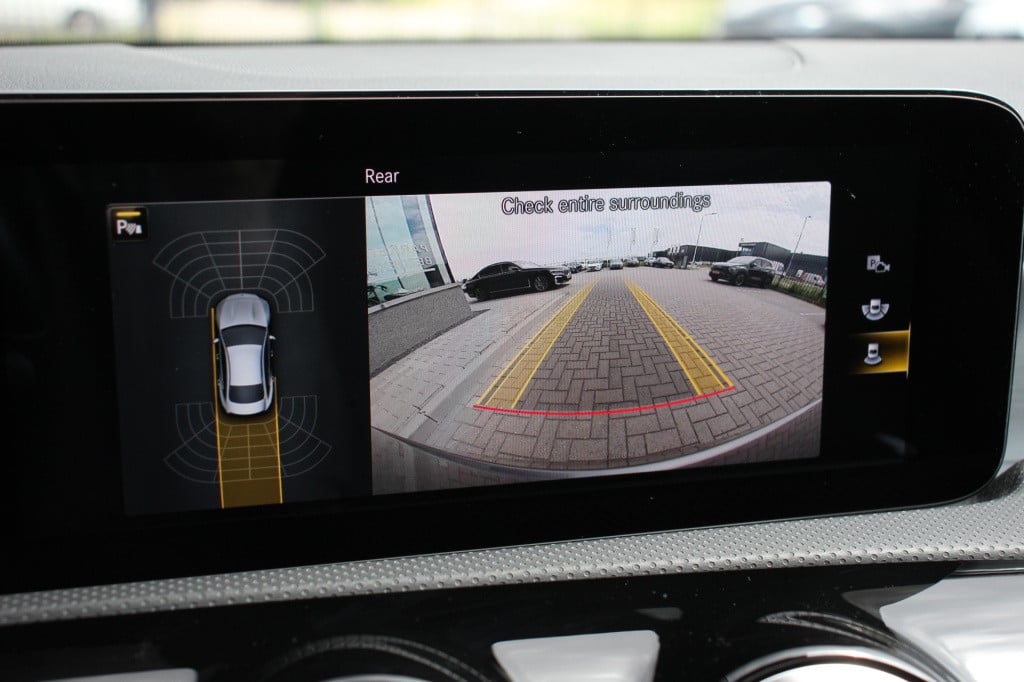Mercedes-Benz Cla 220 4matic premium plus amg | pano | memory | acc | camer