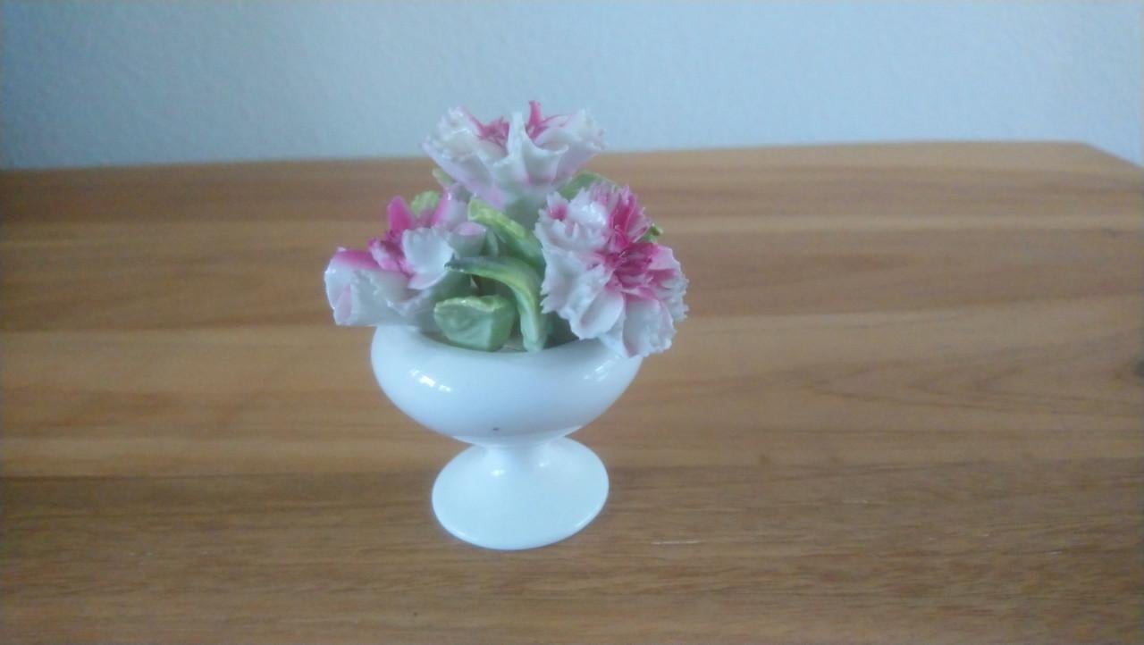 Aristocrat Bone China England miniatuur vaas met bloemen