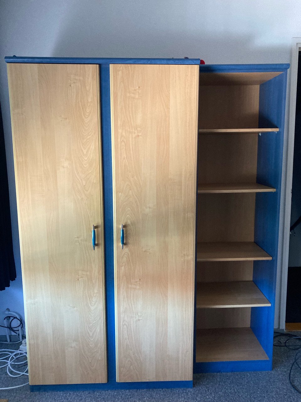 Linnenkast en boekenkast