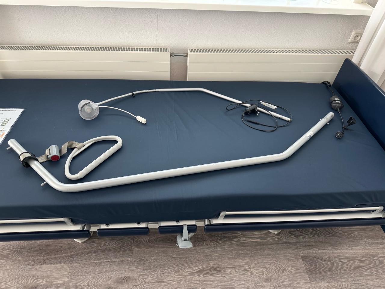 Hoog-laag bed van groot formaat(90x220) van nog geen half jaar oud,