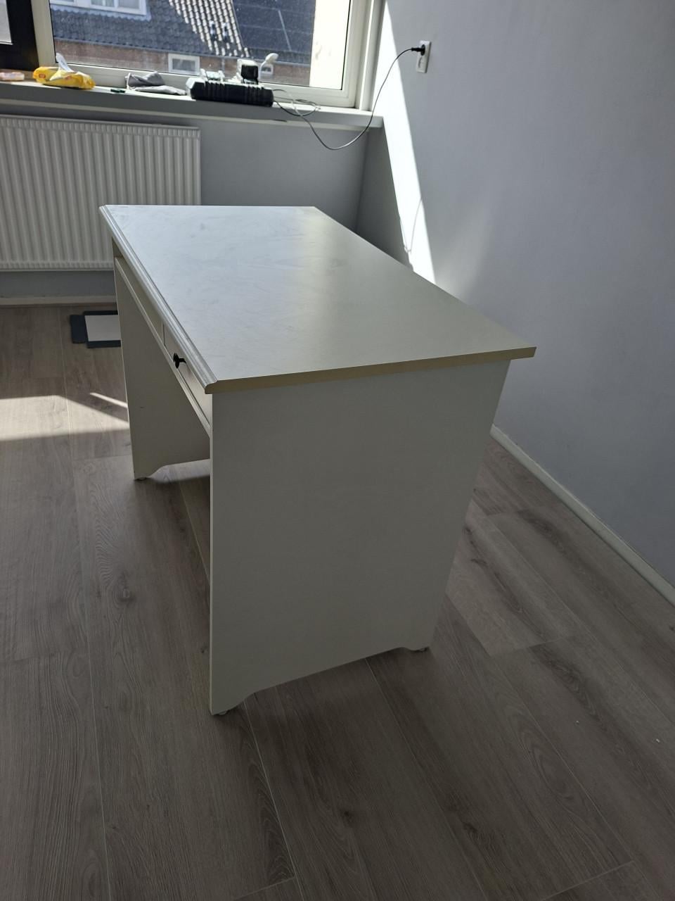 Ikea kinder bureau