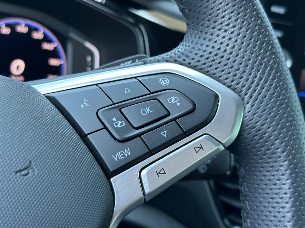 Volkswagen T-roc 1.5 tsi 150pk dsg r-line | black style | camera | keyless 