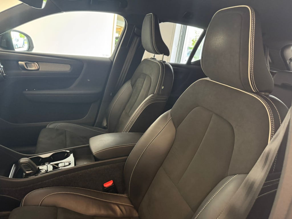 Volvo XC40 1.5 t4 recharge r-design expression