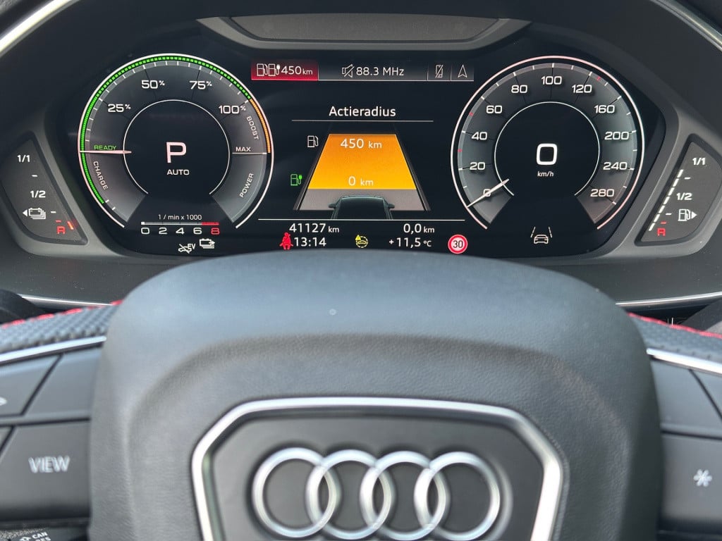 Audi Q3 sportback 45 tfsi e s-line | zwart optiek | camera | keyless | adap