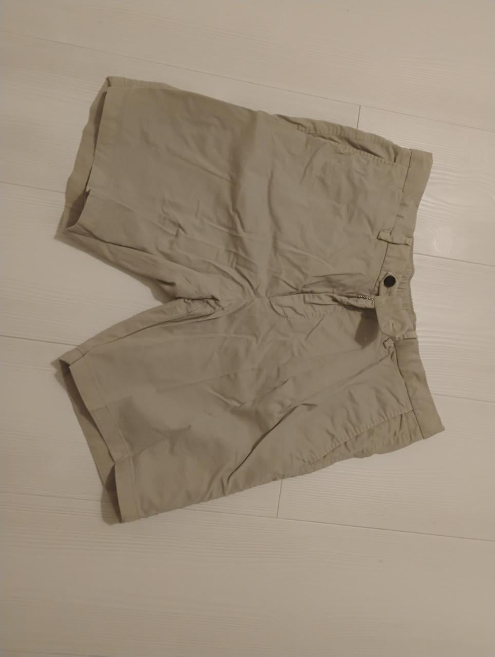 Korte broek mt 34 €5,-
