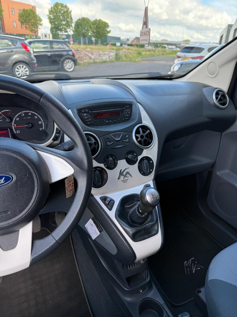 Ford KA 1.2 titanium - airco - nieuwe distributie