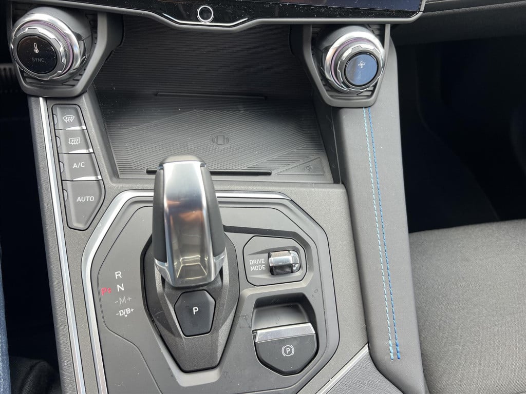 Lynk & Co 01 1.5 261pk plug in hybrid , stuurverwarming , panodak , adaptiv