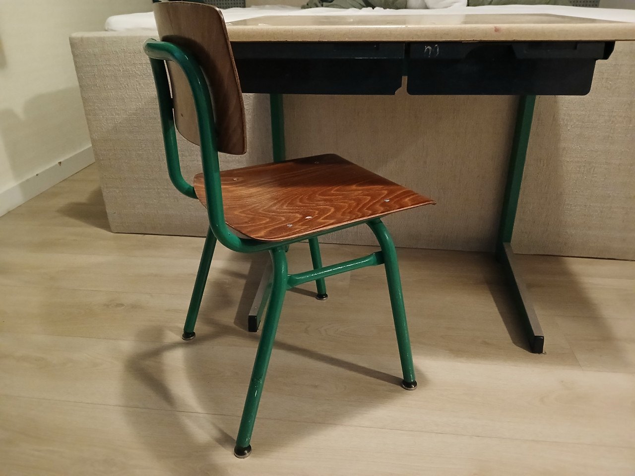 Kinderbureau en stoel gratis