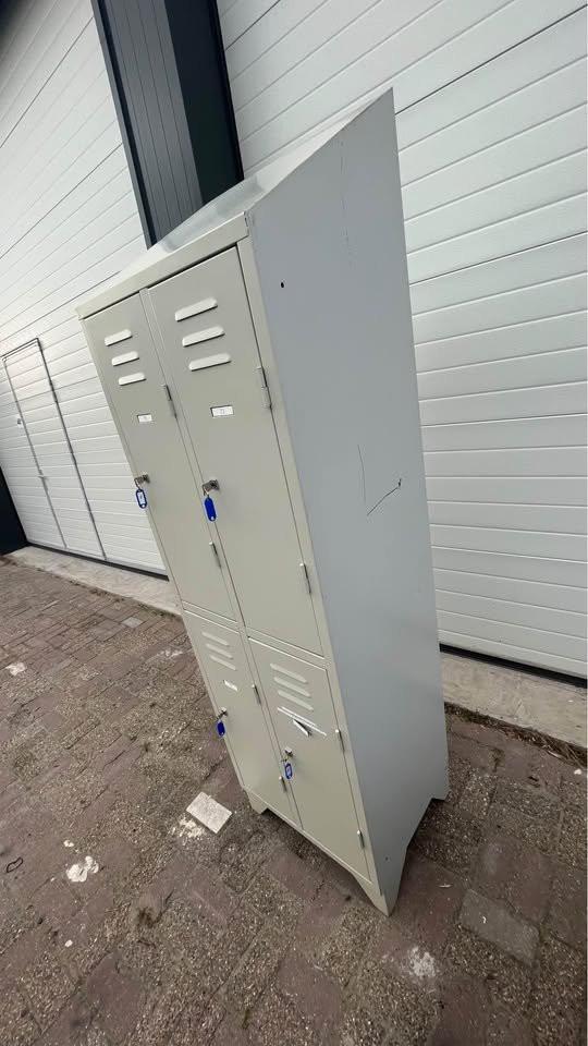 Overtoom lockerkast kluisjes