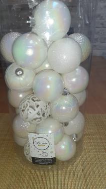 37 nieuwe Kerstballen