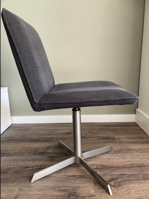 Donkergrijze (lounge)stoel /draaifauteuil