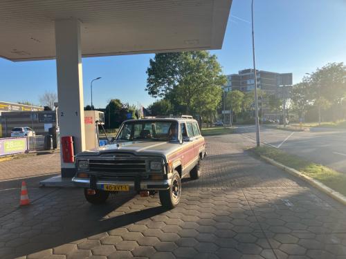 Jeep Wagoneer