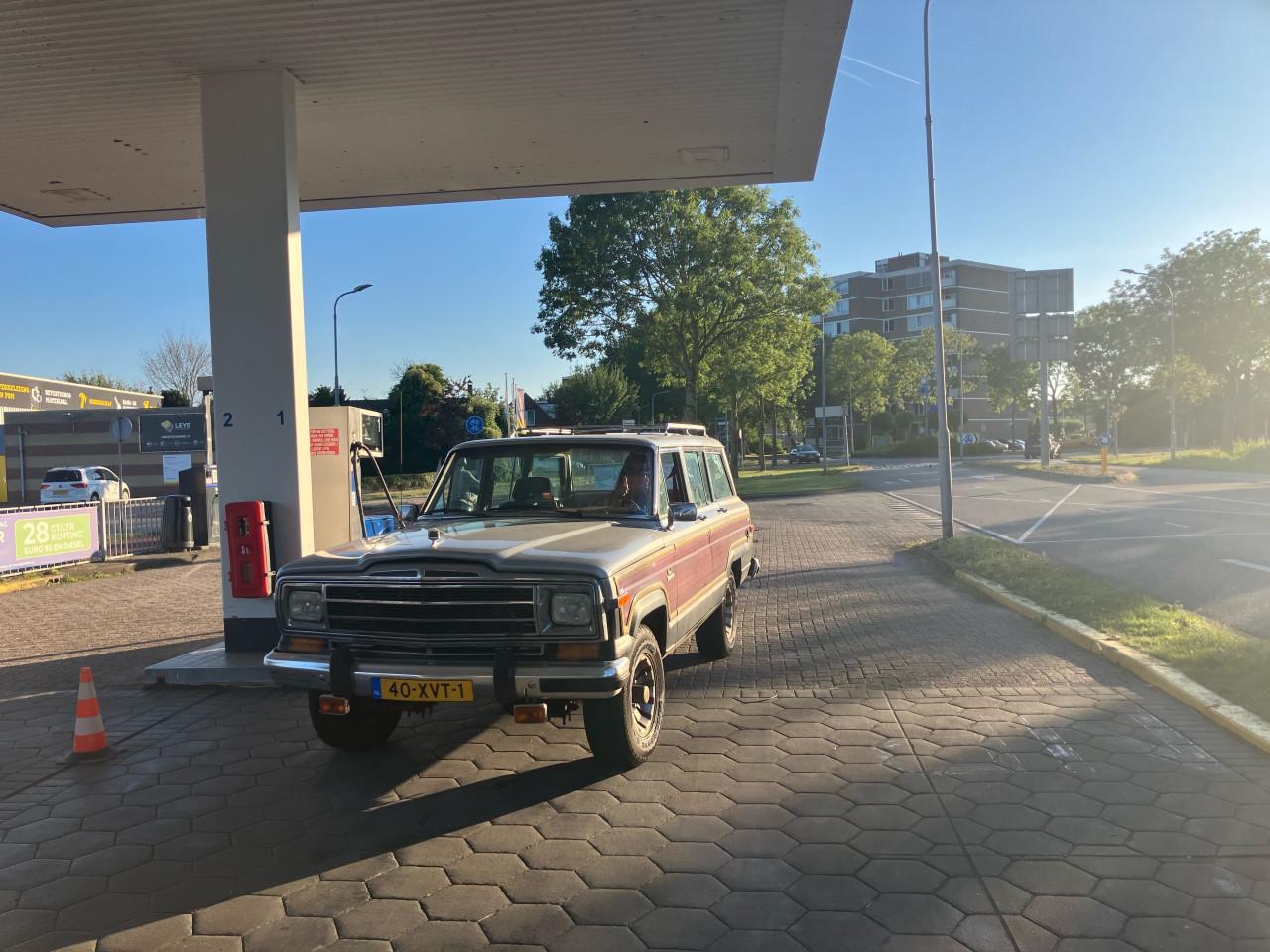 Jeep Wagoneer