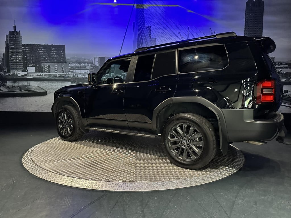 Toyota Land Cruiser 2.8 d-4d standard roof window van professional