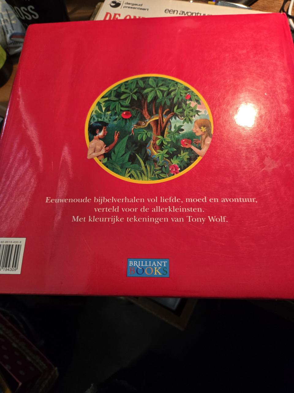 Groot formaat KINDERBIJBEL - Tony Wolf  Afmetingen: 29.5 x 29.5 cm 60 Blz.