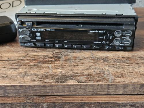Kenwood KDC-305RA Autoradio met handleiding en hoes