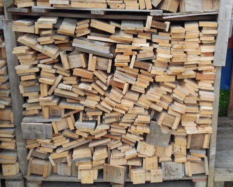 Diverse soorten haardhout. Vanaf 60,00 euro.